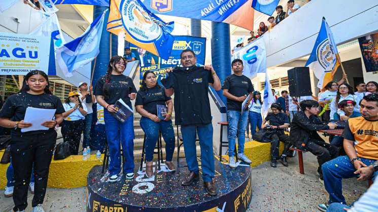 Tres Facultades de la UABJO, van con Farid Acevedo