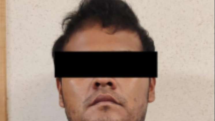 Detiene a funcionario policíaco por robo de motocicleta