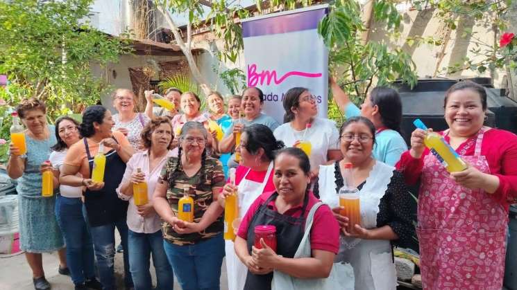 Concluye taller de mujeres en eleboración de derivados del mezcal